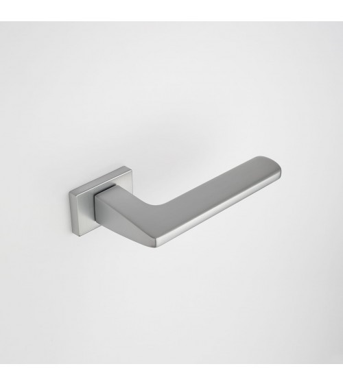 Tirador de puerta cromo satinado YUKA tirador de diseño