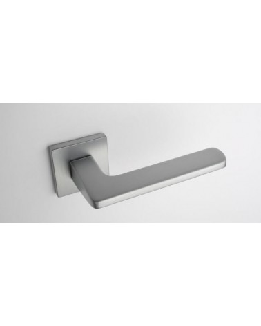 Tirador de puerta cromo satinado YUKA ferretería decorativa vista superior