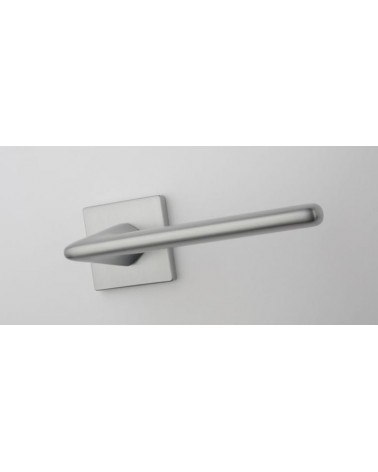 Tirador de puerta cromo satinado LILA tirador de diseño vista de frente