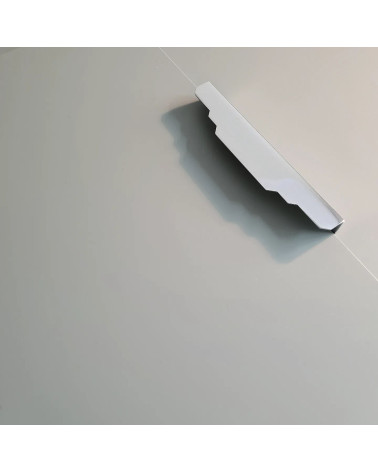 Tirador de mueble en cromo pulido KARLA CR tirador de diseño visto desde abajo