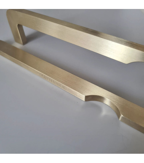 Tirador de mueble en latón ISA DOT tirador de diseño