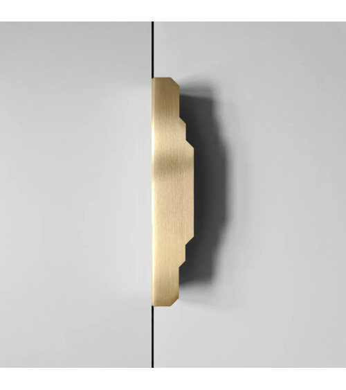 Tirador de mueble en latón cepillado Karla Edge tirador para dormitorio