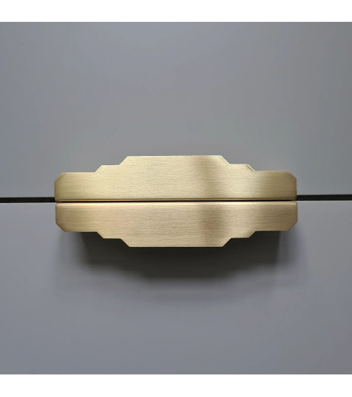 Tirador de mueble en latón cepillado Karla Edge tirador para dormitorio