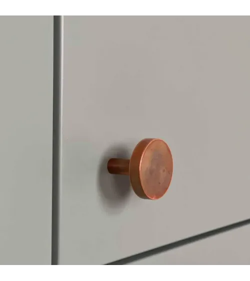 Botón de mueble en latón NENA M diseño