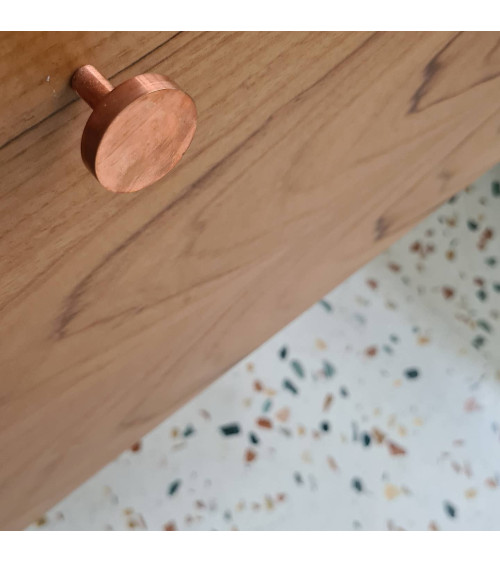 Botón de mueble en latón NENA M diseño