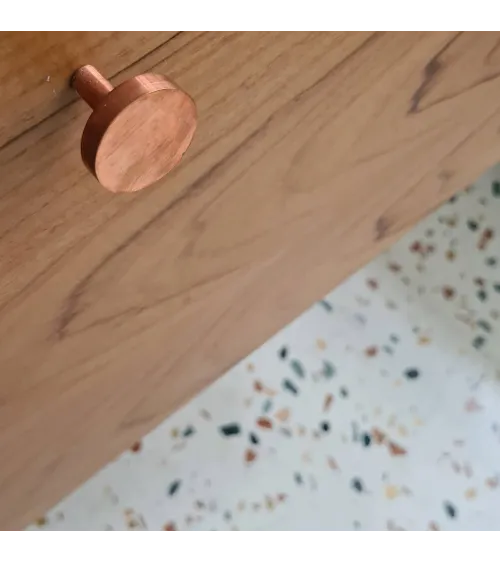 Botón de mueble en latón NENA M diseño