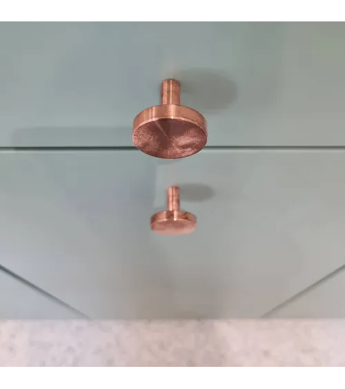 Botón de mueble en latón NENA M diseño