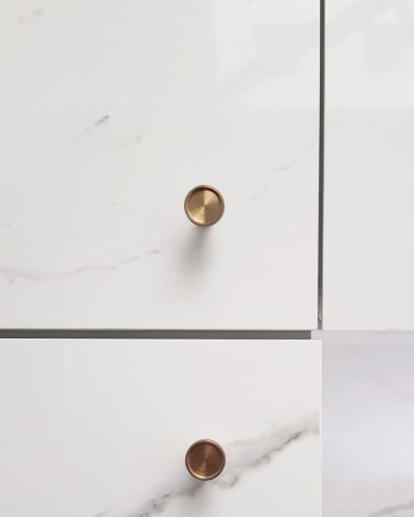Tirador de mueble en latón VERA S diseño montado en un cajón