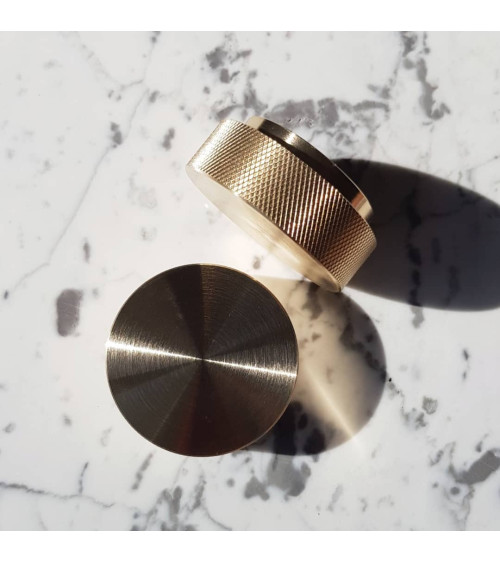 Botón de mueble dorado mate TOVE tirador de diseño