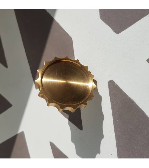 Botón de mueble dorado pulido LEXI tirador de diseño