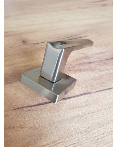 Tirador de puerta de aluminio DIUNA tirador de diseño vista ampliada de la placa