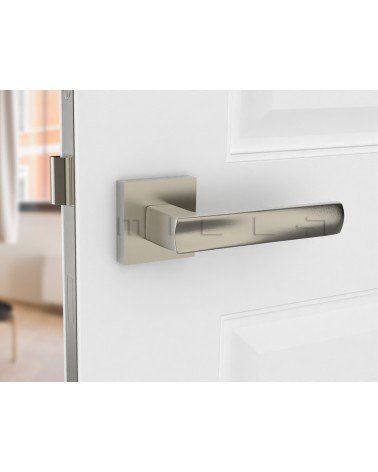 Tope de puerta de aluminio DIUNA diseño vista inclinada montada en una puerta