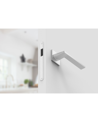 Manilla de puerta cromo satinado Harmony manilla de diseño vista desde abajo montada en una puerta