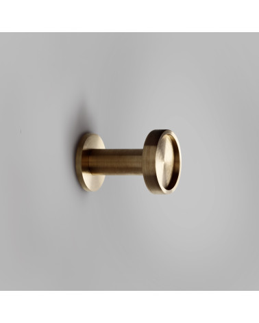 Percha de pared de latón Ina S