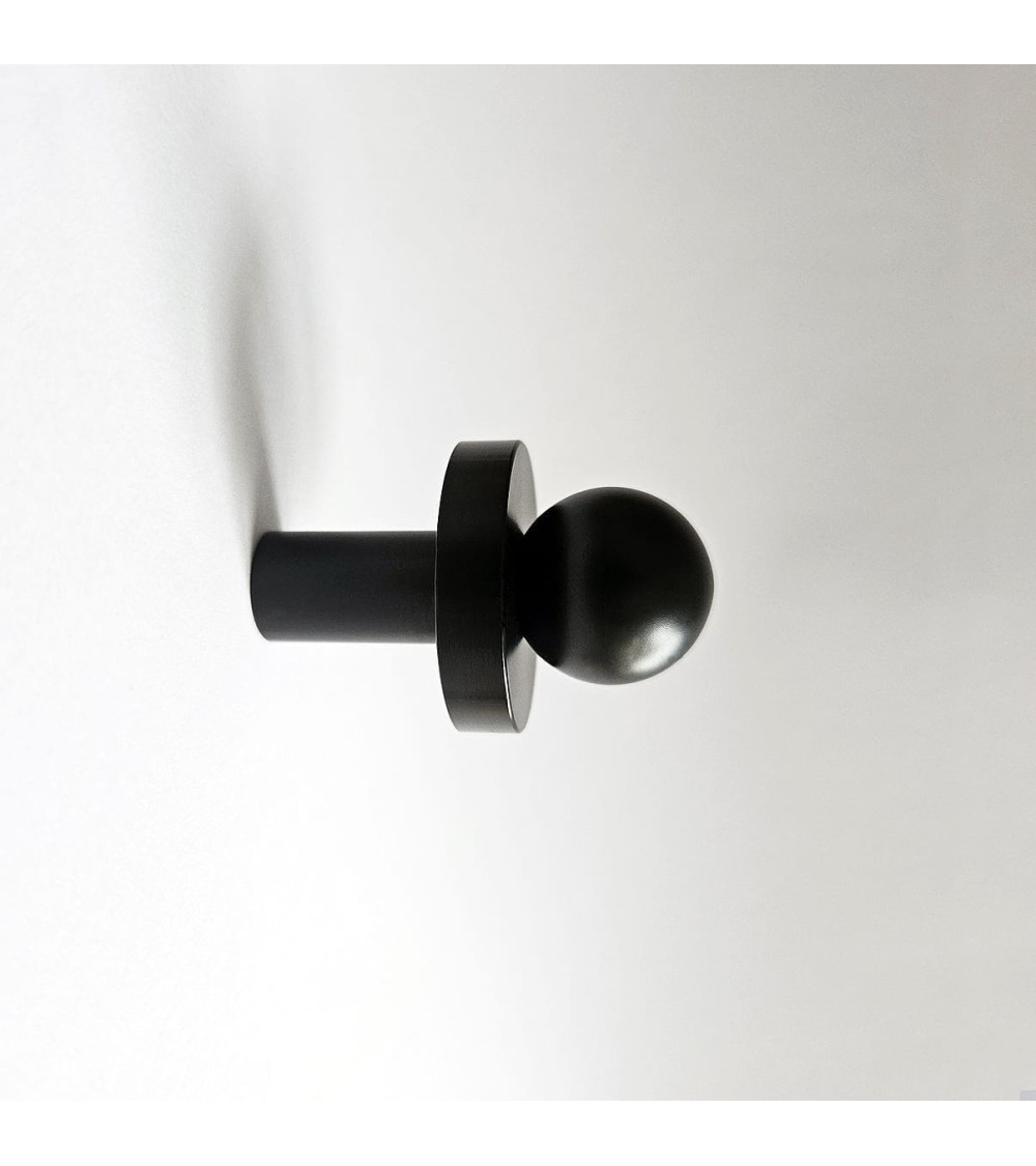 Percha de pared de latón POLA negro