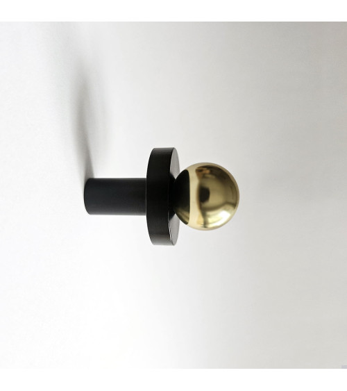 Percha de pared de latón POLA negro y dorado