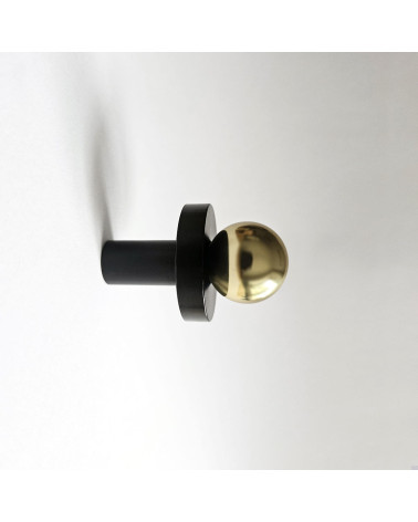 Percha de pared de latón POLA negro y dorado