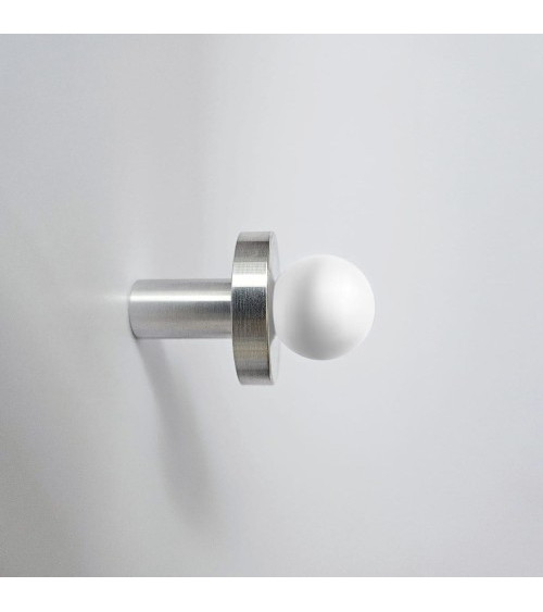 Perchero de pared de latón POLA acero inoxidable y blanco