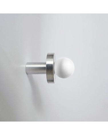 Perchero de pared de latón POLA acero inoxidable y blanco