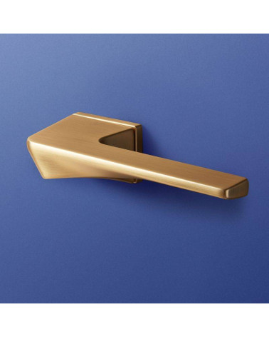 Tirador de interior elegante oro mate de estilo moderno