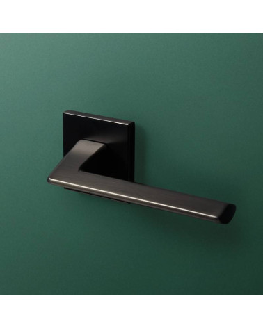 Tirador de Puerta Negro para un aspecto sofisticado - Modelo EVER
