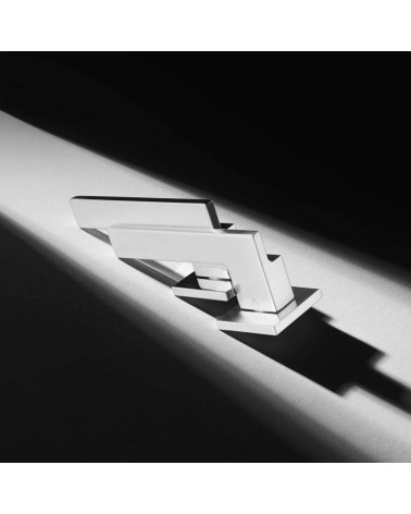 Tirador de Puerta en Zamak Elegante y Resistente - Modelo COSMO