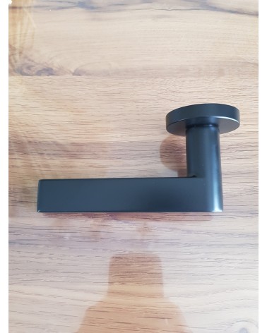 Palanca de puerta de zamak Pandora palanca de diseño vista de lado colocada sobre una placa