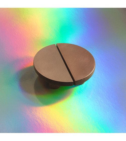 Tirador de mueble circular de madera y cobre