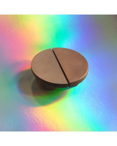 Tirador de mueble circular de madera y cobre