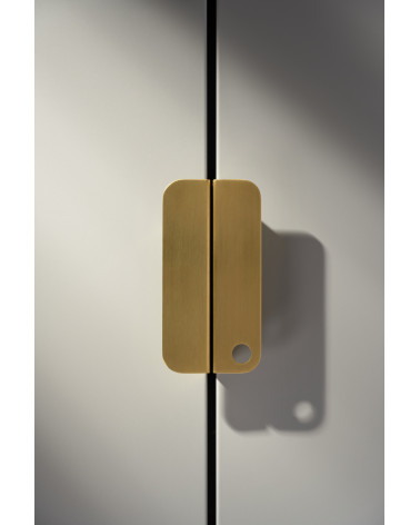 Tirador de mueble de latón EDIT EDGE tirador de diseño colocado verticalmente