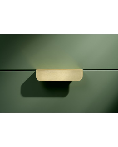 Tirador de mueble oro mate EDIT EDGE tirador de diseño colocado horizontalmente sobre un fondo