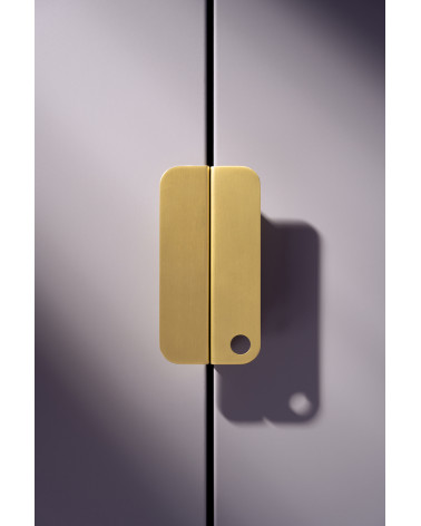Tirador de mueble oro mate EDIT EDGE tirador de diseño instalado verticalmente