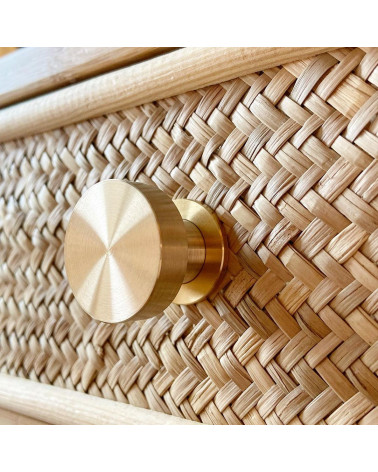Tirador de mueble en latón 01 diseño visto de lado sobre un cajón