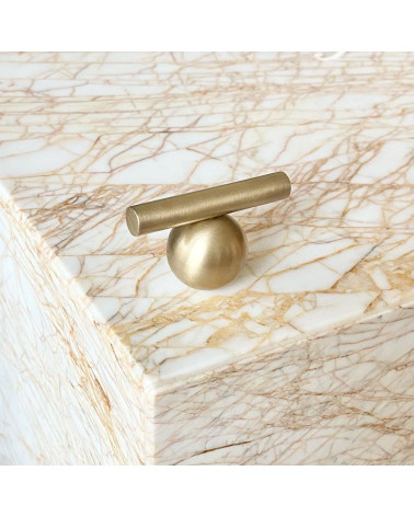 Tirador de mueble en latón modelo 04 tirador de diseño visto de frente