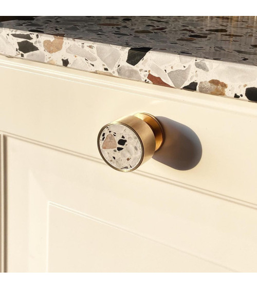 Botón de mueble en latón y Terrazzo tirador de diseño