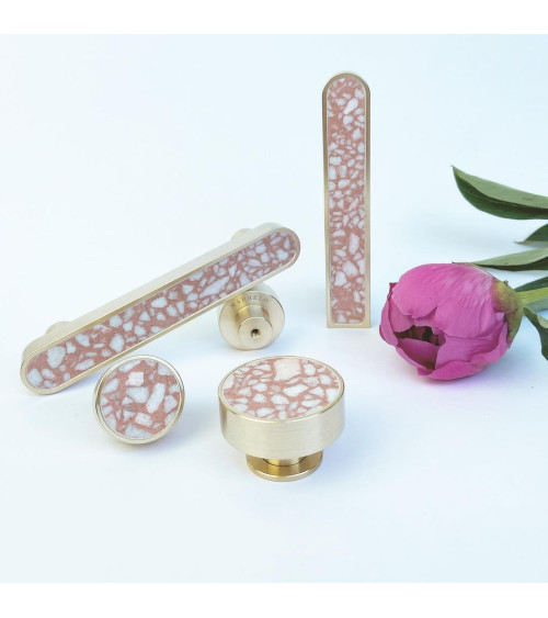 Botón de mueble en latón y Pink Terrazzo tirador de diseño modelo grande