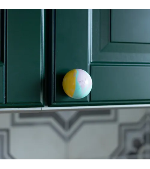 Botón de mueble de madera de haya amarillo funky, tirador de diseño