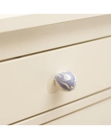 Botón de mueble de madera de haya Lavanda diseño de tirador visto desde arriba inclinado