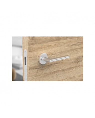 Tirador de puerta cromo satinado Spark tirador de diseño vista desde arriba montado en una puerta