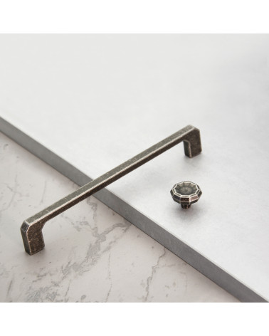 Botón de mueble plata envejecida CAMPANA tirador de diseño colocado sobre una superficie plana