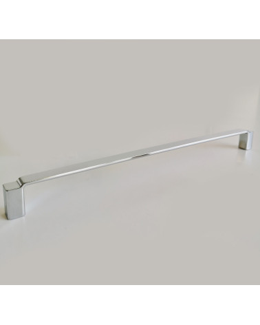 Tirador de mueble cromo pulido AMARO tirador de diseño vista frontal inclinada