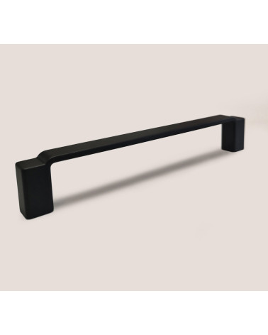 Tirador de mueble negro mate AMARO tirador de diseño sobre fondo gris