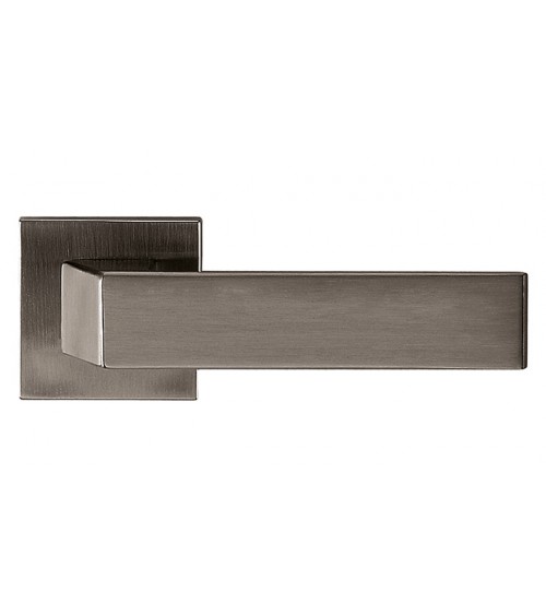 Manilla de puerta clásica TUPAI 3033 Q - ferretería de diseño
