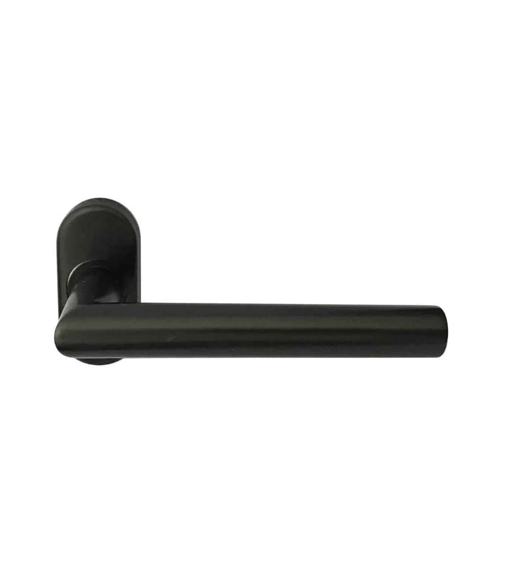 Tirador de puerta negro sobre una roseta oval para un perfil estrecho sobre un fondo blanco