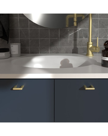 Tirador de mueble dorado mate NOX diseño visto de frente fijado en un mueble
