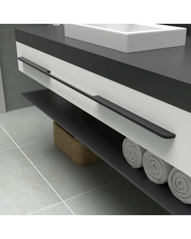 Tirador de mueble negro mate LANA diseño montado en un mueble de baño