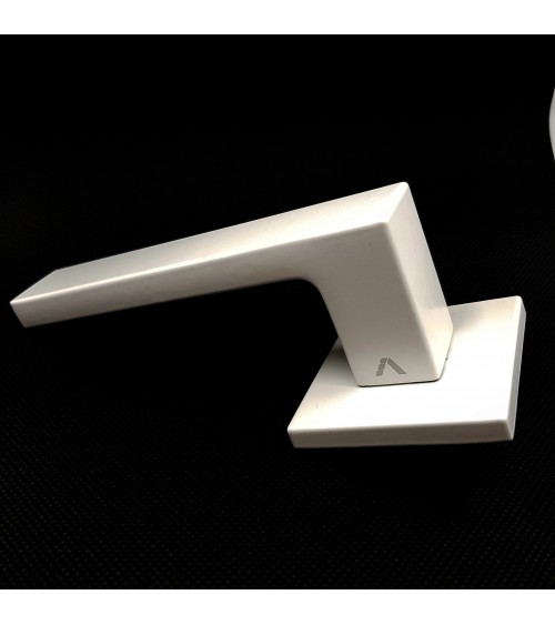 Tirador de puerta color blanco WARNA tirador de diseño