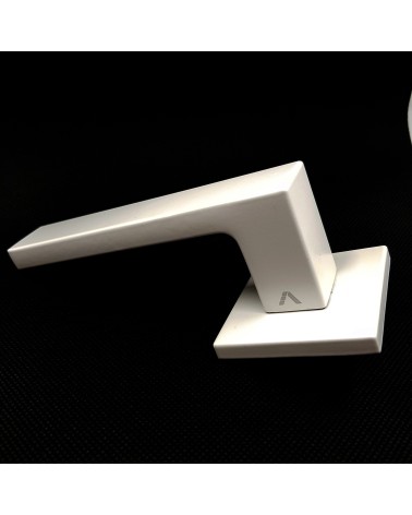 Tirador de puerta color blanco WARNA tirador de diseño vista de perfil