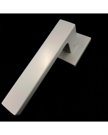 Tirador de puerta color blanco WARNA tirador de diseño vista inclinada
