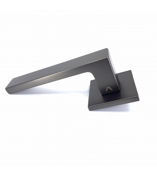 Tirador de puerta color gris antracita WARNA tirador de diseño